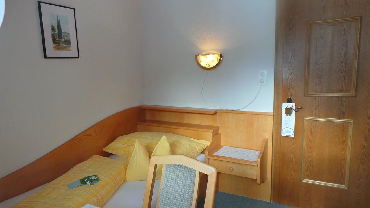 Hotel Garni Soldanella Samnaun Zimmer foto